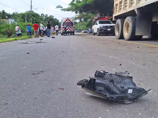Motociclista resulta herido tras ser atropellado por una combi en Quintana Roo