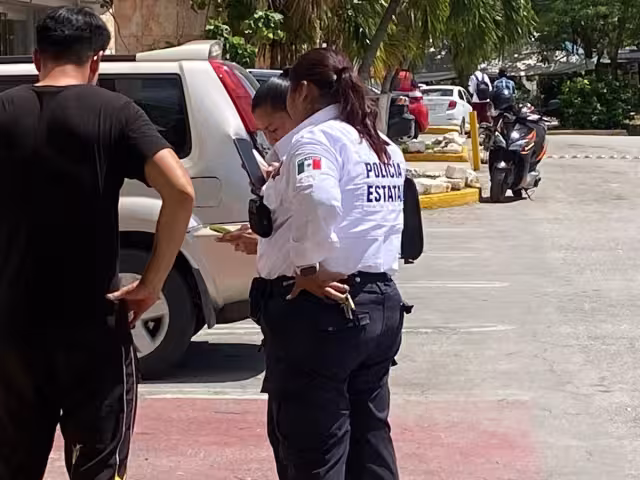 Lo deja su esposa y pide apoyo a policías al no saber cómo volver a casa