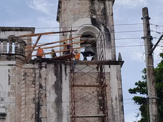 Inició la segunda etapa de reconstrucción del techo de la parroquia San Luis Obispo en Calkiní.