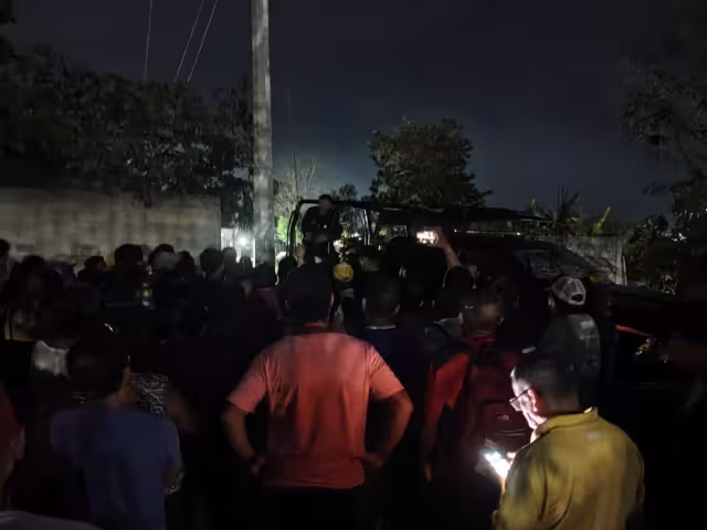 Las autoridades intentaron hablar con los habitantes.