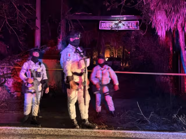 Peritos y ministeriales trabajan día y noche ante la sospecha de que aún haya más víctimas bajo tierra