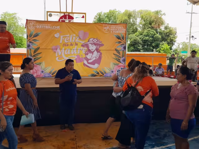 Una madre embarazada cayó al bajar de las gradas en un festival en Bacabchén.