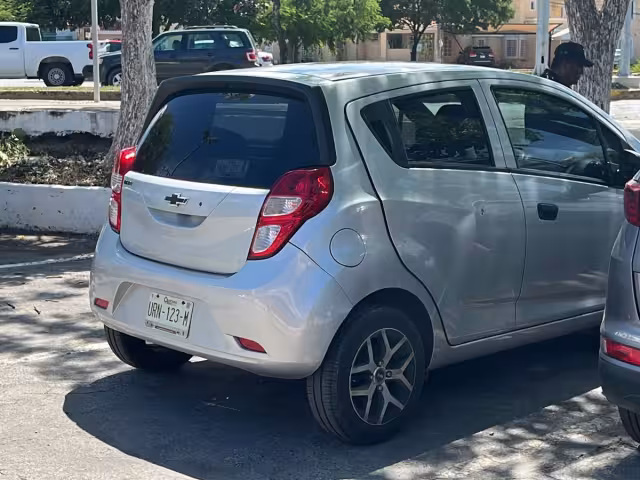 Hombres armados disparan a un vehículo en Cancún