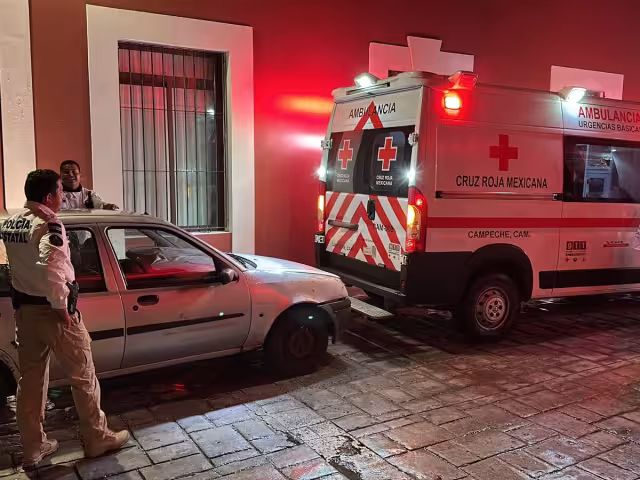 Una discusión de pareja en el centro de la ciudad terminó con una mujer con crisis nerviosa tras presuntamente ser atropellada por su pareja.