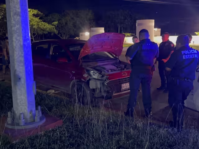 Conductora ilesa tras fuerte impacto en avenida López Portillo