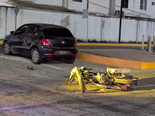 Accidente en la intersección de Contadores y Músicos deja a mujer con fractura en la pierna