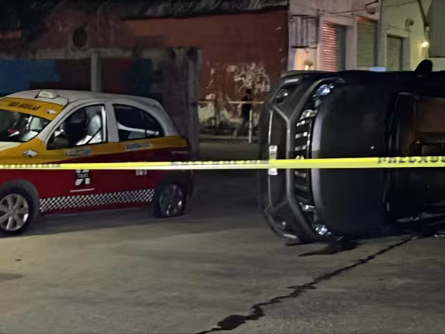 Uniformados solicitaron la presencia de una grúa para que removiera el vehículo