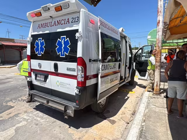 Una familia fue atropellada en la avenida Jaina cuando cruzaba en paso peatonal.