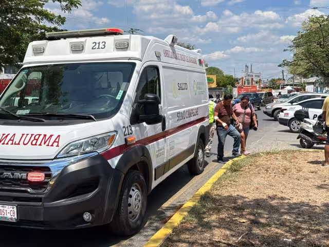Choque deja a motociclista lesionado