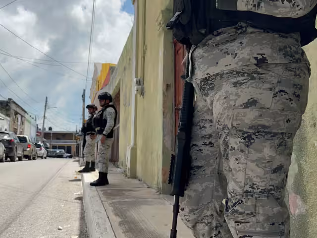 Elementos de la Guardia Nacional resguardan el predio de Daniel Barreda Pavón en el barrio de San Francisco