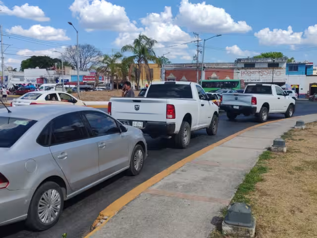 Choque entre policía ministerial y taxista bloquea vialidad en Campeche