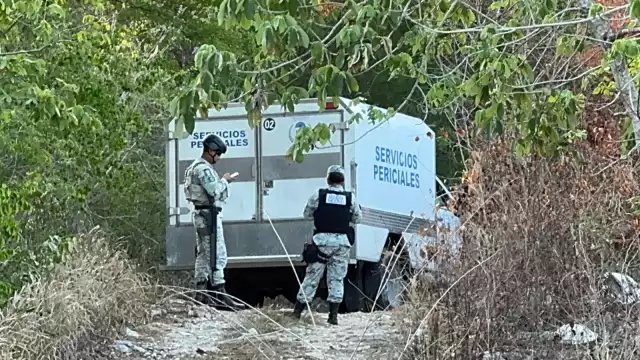 Los Servicios Periciales llegaron a la escena para hacer el levantamiento del cuerpo.