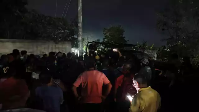 Las autoridades intentaron hablar con los habitantes.