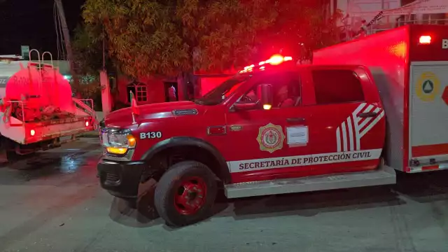 Indigente genera incendio dentro de vivienda abandonada