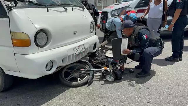 Motociclista salva la vida tras ser embestida por conductor que no respetó el alto