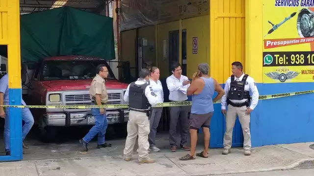 Autoridades judiciales ejecutaron un desalojo en el taller “Polo Transmisiones” en la colonia Francisco I. Madero, Ciudad del Carmen.