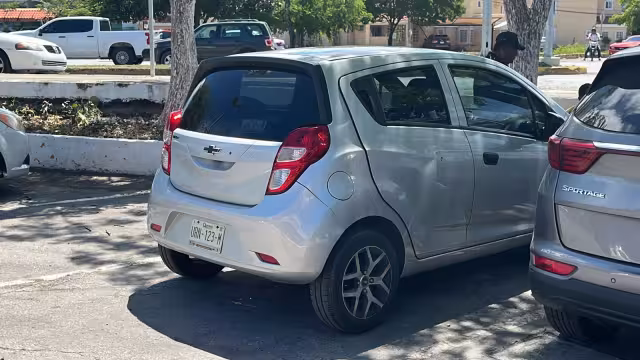 Hombres armados disparan a un vehículo en Cancún