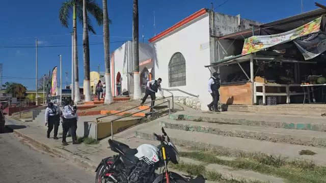 Misteriosa manta con fotos de policías aparece en Chiná