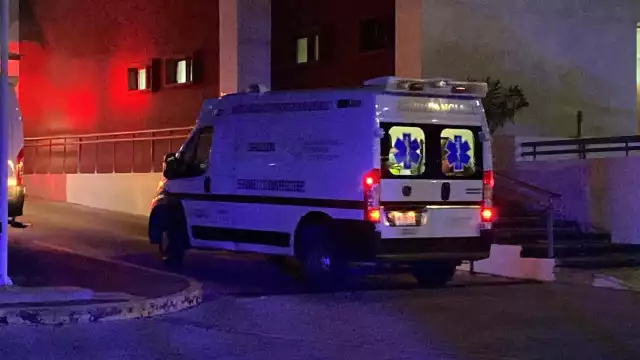 Sin casco y a exceso de velocidad, pareja sufre derrape en moto