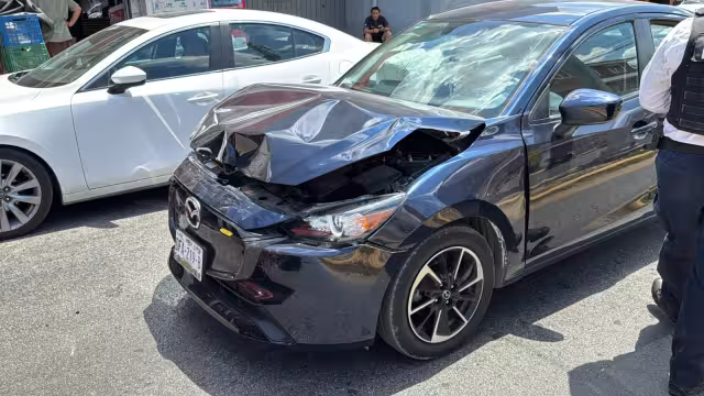 Carambola en Avenida López Mateos genera caos vial en hora pico