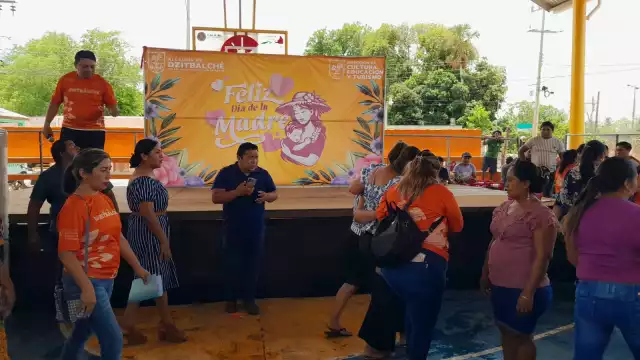 Una madre embarazada cayó al bajar de las gradas en un festival en Bacabchén.