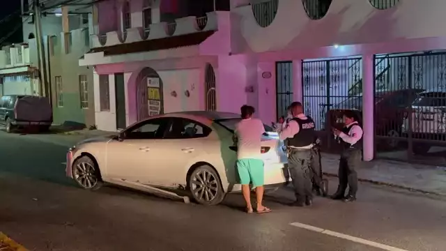 Menor destruye el auto de su papá
