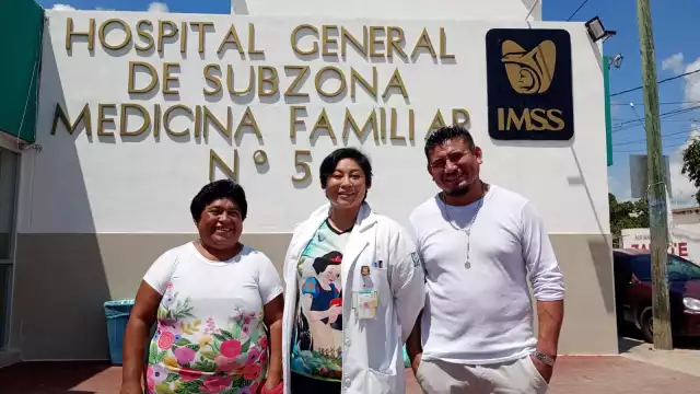Familiares de Cecilia Cocom agradecen el esfuerzo de los médicos del IMSS Tizimín por la exitosa intervención.