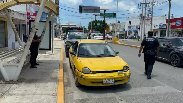 Familia viajaba en un auto amarillo en Campeche.