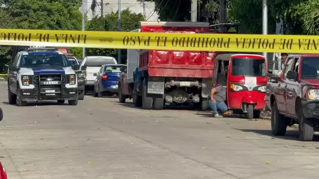 Balacera en colonia Renovación deja daños a pochimóvil y vivienda; sin heridos