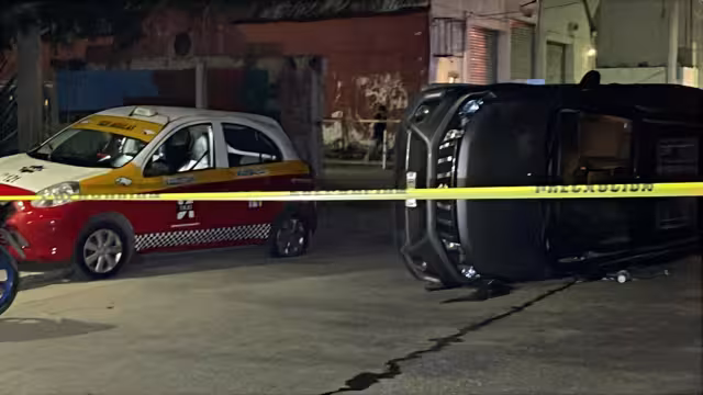 Uniformados solicitaron la presencia de una grúa para que removiera el vehículo