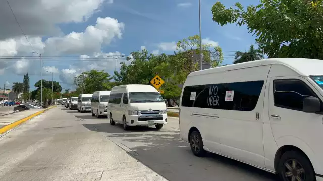 Trabajadores de transporte turístico iniciaron manifestaciones en Cancún