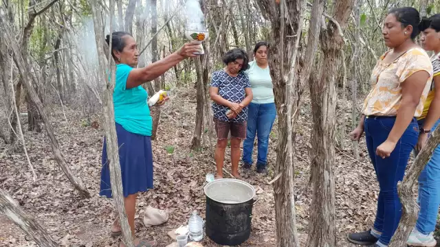 La familia confía en rituales mayas para hallarlo con vida.