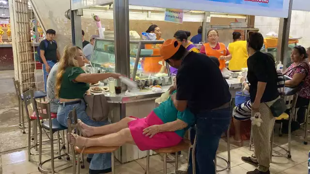 Los paramédicos brindaron atención médica y lograron estabilizarla en el lugar