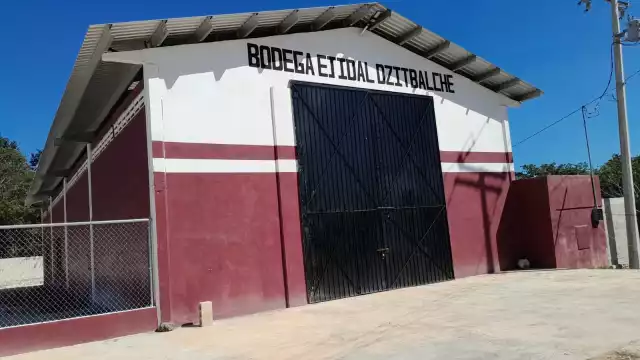 Bodega cerrada por falta de uso y mantenimiento