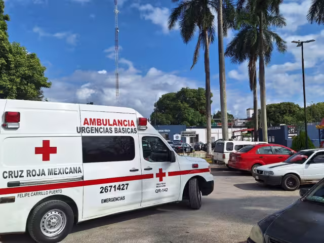 EL hombre fue atendido por paramédicos de la Cruz Roja por presentar golpes en su cuerpo