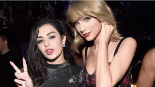 "Boring Barbie": la frase de Taylor Swift que desató teorías sobre Charli xcx