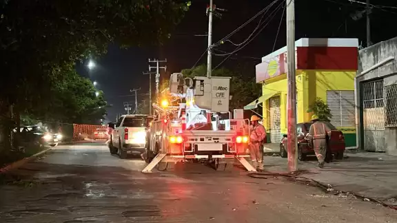 Un grupo de personas bloqueó la avenida Rancho Viejo por falta de energía eléctrica en sus hogares. Un grupo de personas bloqueó la avenida Rancho Viejo por falta de energía eléctrica en sus hogares.