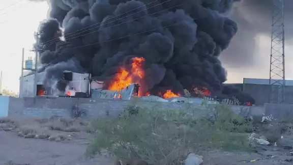 Reportan incendio en Chihuahua, utilizan drones para sofocar las llamas