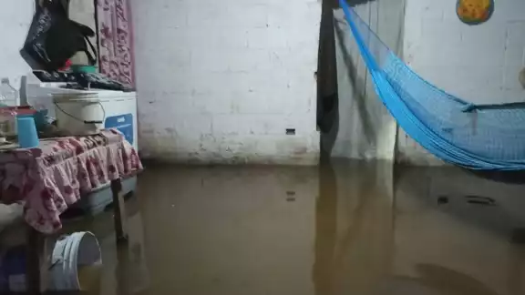 Lluvias inundan viviendas en la comunidad kilómetro 27 de Escárcega Lluvias inundan viviendas en la comunidad kilómetro 27 de Escárcega