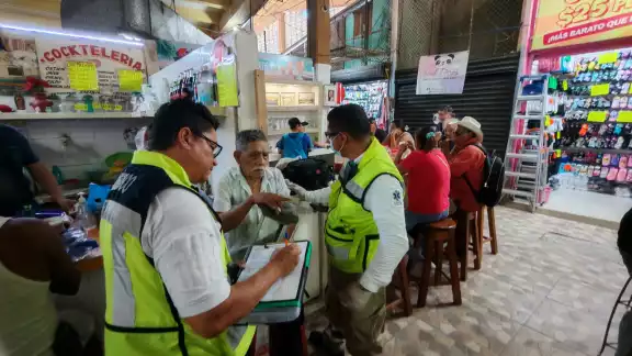 El calor y el ayuno provocan colapso de un hombre en el mercado de Campeche