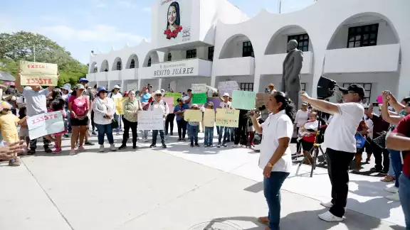 Educador sugiere jornadas intensivas durante abril. La propuesta busca compensar los más de 45 días sin actividades escolares durante el próximo periodo vacacional Educador sugiere jornadas intensivas durante abril. La propuesta busca compensar los más de 45 días sin actividades escolares durante el próximo periodo vacacional