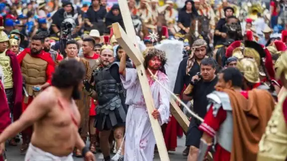 La Semana Santa es la conmemoración cristiana anual de la pasión de Cristo La Semana Santa es la conmemoración cristiana anual de la pasión de Cristo