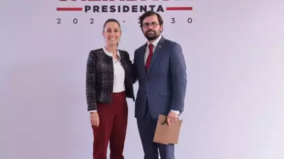 Claudia Sheinbaum y el próximo Director General de IMSS-Bienestar, Alejandro Svarch Claudia Sheinbaum y el próximo Director General de IMSS-Bienestar, Alejandro Svarch