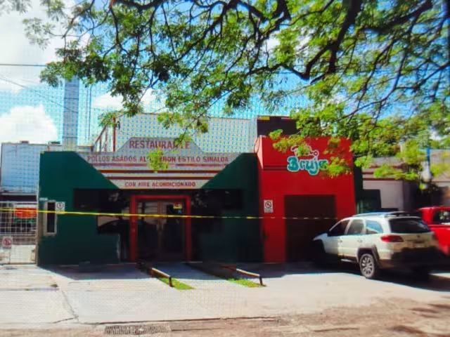 El trabajador declaró que recibió una llamada telefónica de una persona, quien se hizo pasar por un directivo de la empresa