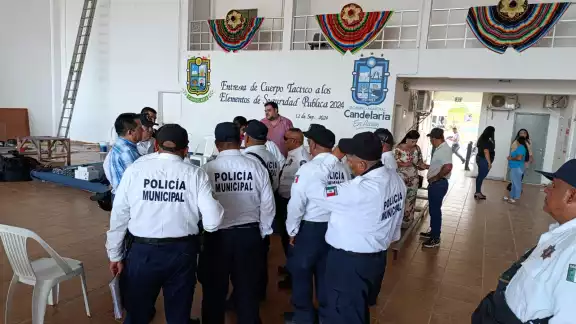 Los agentes recibieron 7,500 pesos en lugar de los 24,800 pesos que consideran les corresponden Los agentes recibieron 7,500 pesos en lugar de los 24,800 pesos que consideran les corresponden