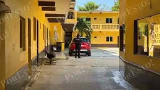 Aseguran camioneta con reporte de robo en hotel del Centro de Ciudad del Carmen