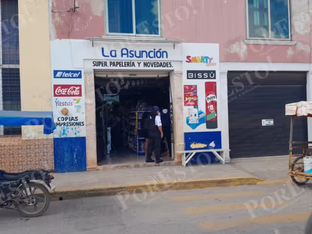 Sorprenden a dos menores robando en papelería de Dzitbalché; cámaras captan el momento