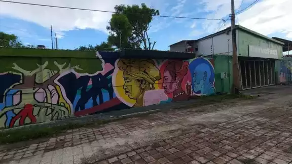 El proyecto del "Barrio Mágico" ha sido criticado por varios habitantes de Chetumal. El proyecto del "Barrio Mágico" ha sido criticado por varios habitantes de Chetumal.