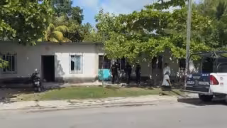 Madre de estudiante se entrega tras apuñalar a joven en Escárcega