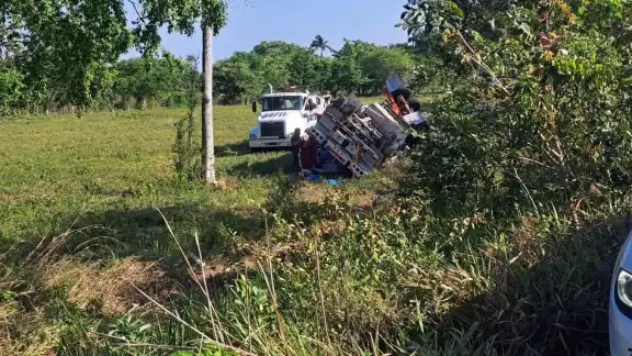Aparentemente el conductor se quedó dormido por unos segundos, lo que provocó que perdiera el control Aparentemente el conductor se quedó dormido por unos segundos, lo que provocó que perdiera el control